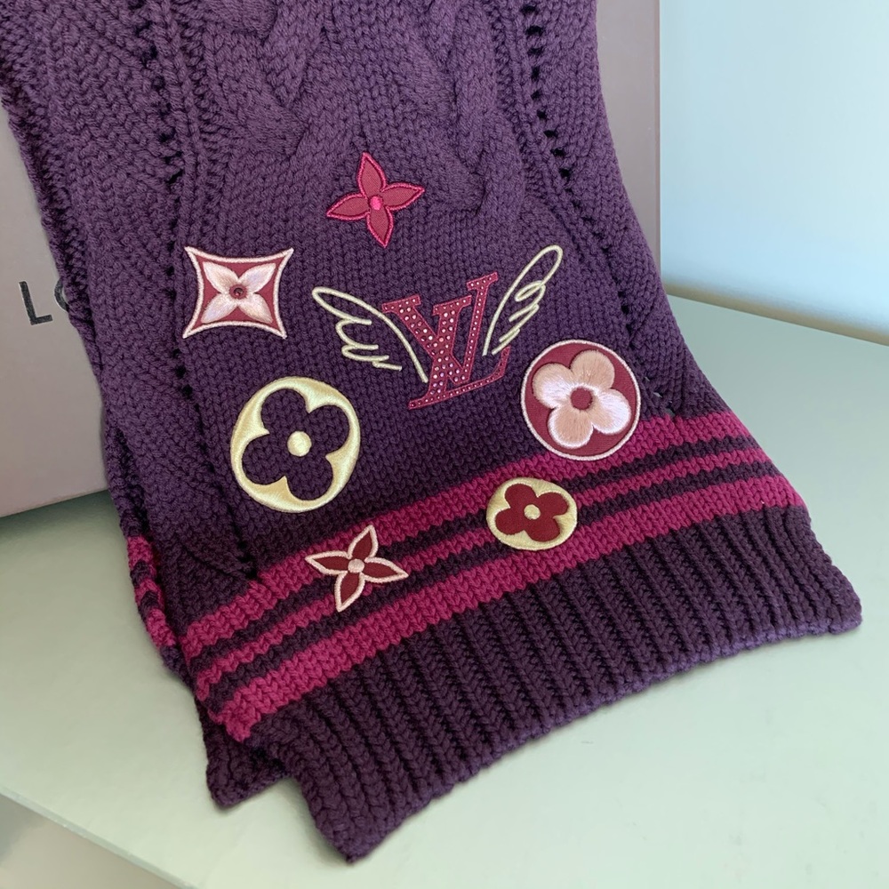 100% authentic Louis Vuitton purple wool scarf shawl embroidery LV logo new - Picture 2 of 3